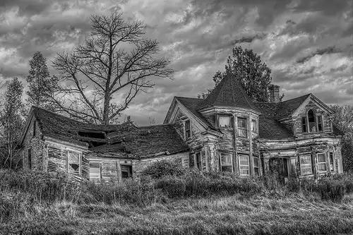 This haunted house image is a link to a larger version.
